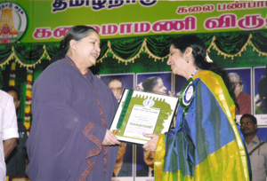 AS-receiving-Kalaimamani-2007-From-Chief-Minster-Dr-J.Jayalalitha.jpg